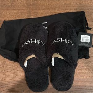 New Lashify Selfie Slippers Size Medium 8.5